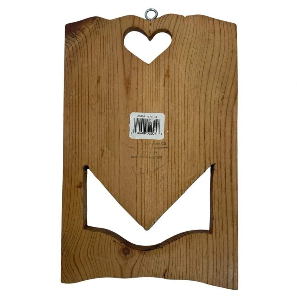 Rustic Heart-Shaped Wall Decor with Cottage Scene